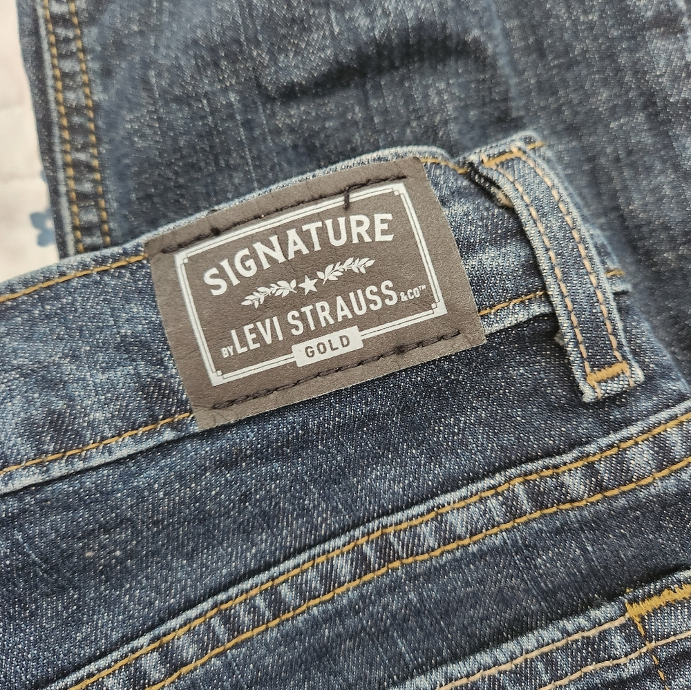 Signature Gold Levis - Picture 2 of 5